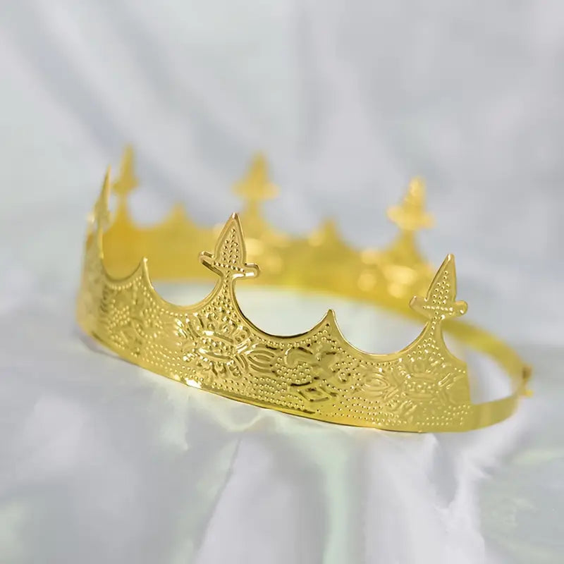 Cosplay, Gold tone Crown