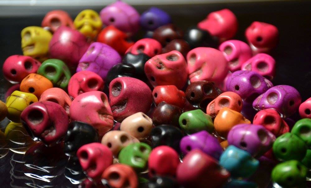 shaped, howlite skull small