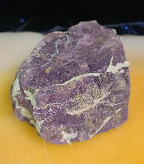 Rough, Purpurite