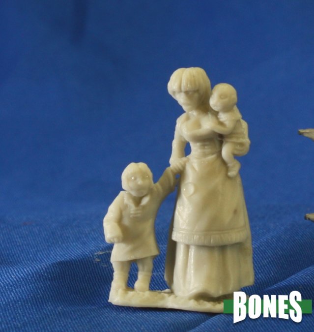 Reaper Miniatures Dark Heaven Bones - TOWNSFOLK: MOM & KIDS 77087