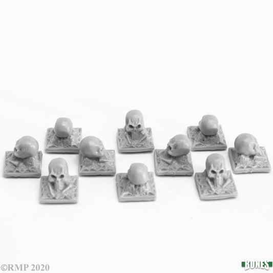 Reaper Miniatures Bones - GRAVEYARD FINIAL: SKULLS (10)