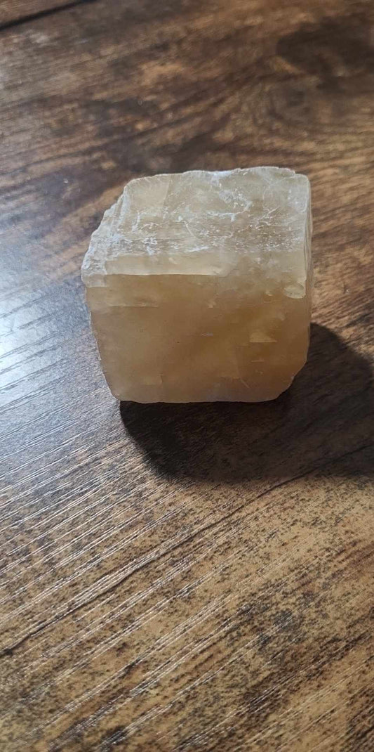 Yellow honey optical calcite