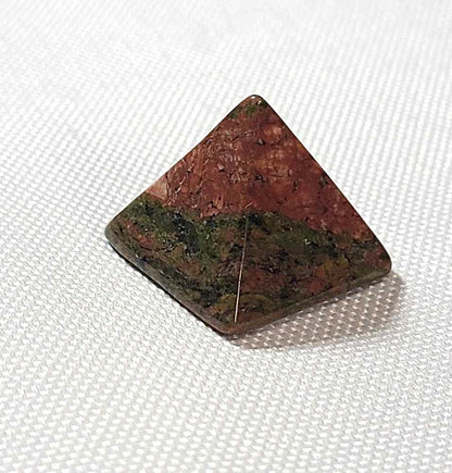 Gemstone Pyramids, Various 2cm