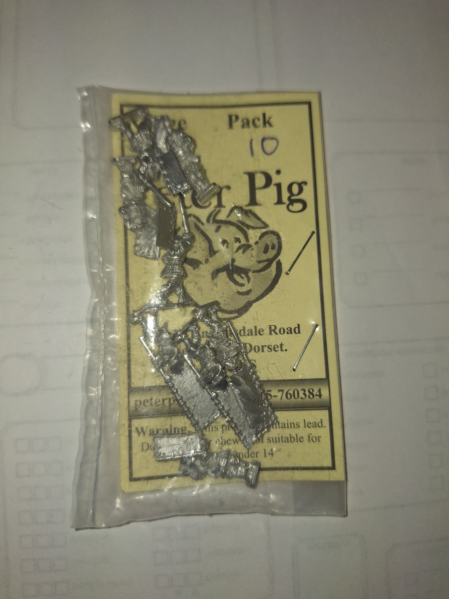 Metal Miniatures 8 Standard Beerier