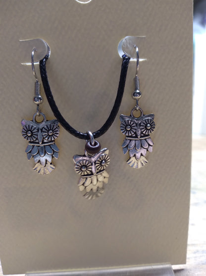 Pendant and Earrings set, Silver tone Owl