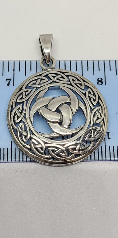 Sterling silver pendant, Round Triquetra