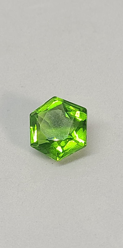 Faceted Gemstones, Green sapphire, Jewelry grade