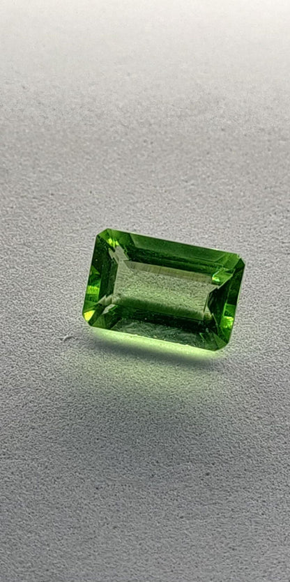 Faceted Gemstones, Green sapphire, Jewelry grade