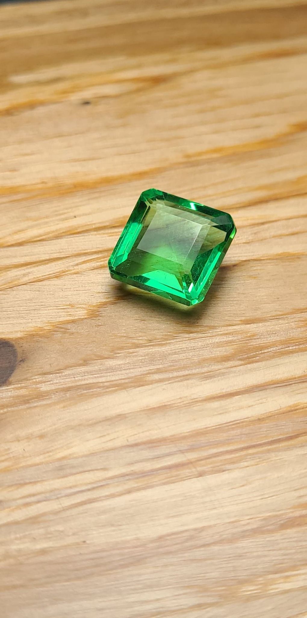 Faceted Gemstones, Green sapphire, Jewelry grade