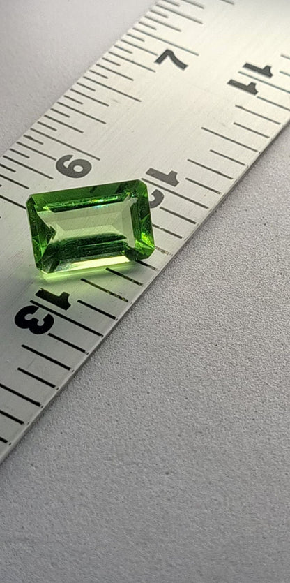 Faceted Gemstones, Green sapphire, Jewelry grade