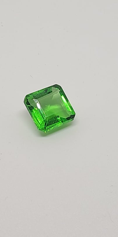 Faceted Gemstones, Green sapphire, Jewelry grade